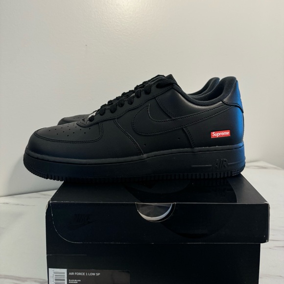 Supreme x Nike Air Force 1 Low - Picture 8 of 12